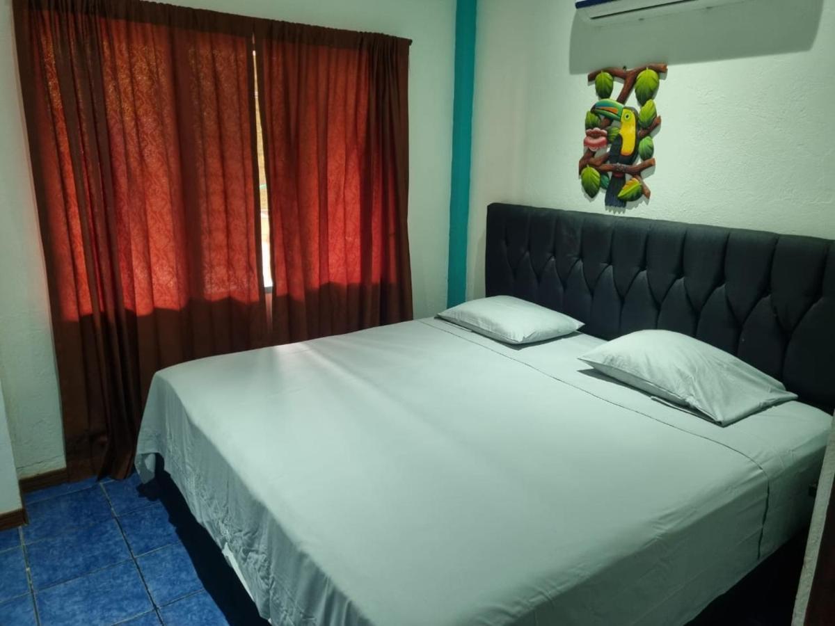 Cristina - Hotel Familiar Tambor  Exterior photo